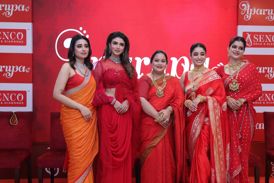 Senco Gold & Diamonds announced the launch of a new Durga Puja Campaign called Aparupa. The campaign aims to capture the flavour of a ‘bonedi raaj bari’ style Durga Puja. Four of the brand ambassadors and actors Ishaa Saha, Madhumita Sarcar, Sauraseni Maitra and Swastika Dutta were present at the launch along with Joita Sen, director and head of Marketing & Design at Senco Gold & Diamonds