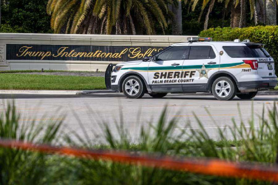 Palm beach sheriff's car outside the Trump International Golf Club in Florida.