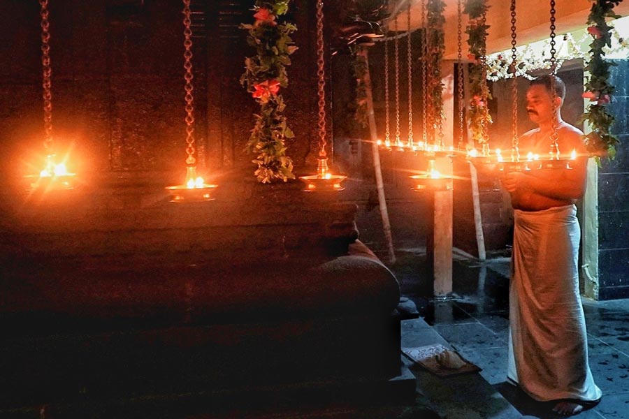 The sanctum sanctorum of temple was lit up with scores of oil lamps, exuding a warm glow and creating a divine ambience  