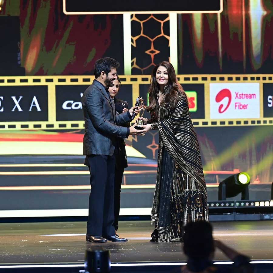 Aishwarya received the award from Kabir Khan, who recently helmed Chandu Champion starring Kartik Aaryan. “@aishwaryaraibachchan_arb for winning Best Actress in a Leading Role (Critics) at SIIMA 2024! Your elegance and powerful performance in Ponniyin Selvan 2 had us all mesmerized,” the official Instagram page of the awards ceremony captioned the picture.