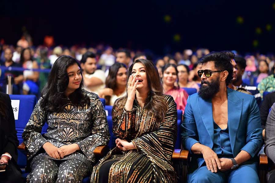 Aishwarya and Aaradhya sat next to the former’s Ponniyin Selvan co-star Vikram. Aishwarya and Vikram played an onscreen couple in both the Ponniyin Selvan films. The two previously shared screen space in Mani Ratnam’s 2010 film Raavan.