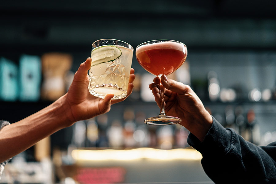 The main difference between white and dark rum is that dark rum is usually aged, unless we’re talking about rums with added colouring