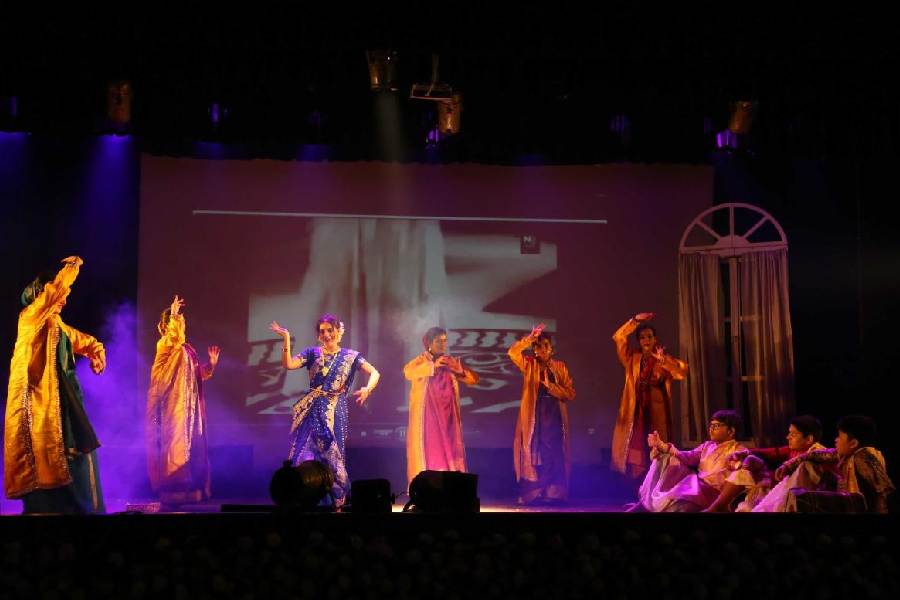 A dance drama, Kolkatar Bibartan, staged by the students of Hariyana Vidya Mandir, showcased the best of Calcutta pre and post-Independence.