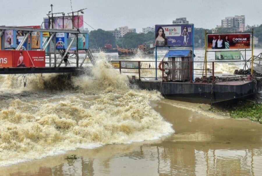 High tidal wave in the Hooghly on Friday. The water swells up to a height of five to eight metres during this period. At times, the tide lets out a loud noise similar to that of a bull's call