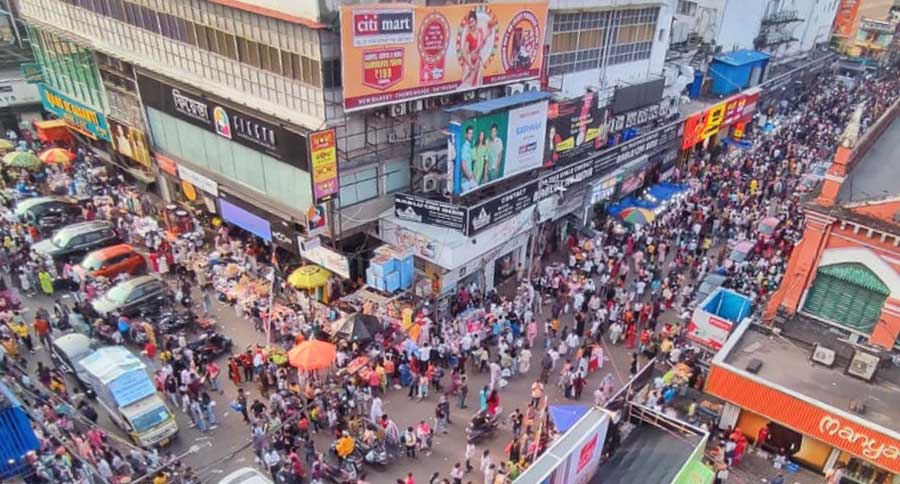Puja shoppers made their most at New Market on a sunny Saturday after losing out on the previous rainy weekend  