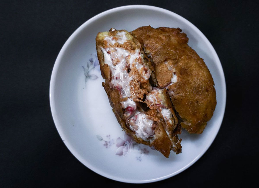 When one thinks of Mitra Cafe, the first snack that comes to mind is the ‘special item’ Brain Chop. It’s the only place in Kolkata where this unique snack is served, exclusively at the Sovabazar branch 