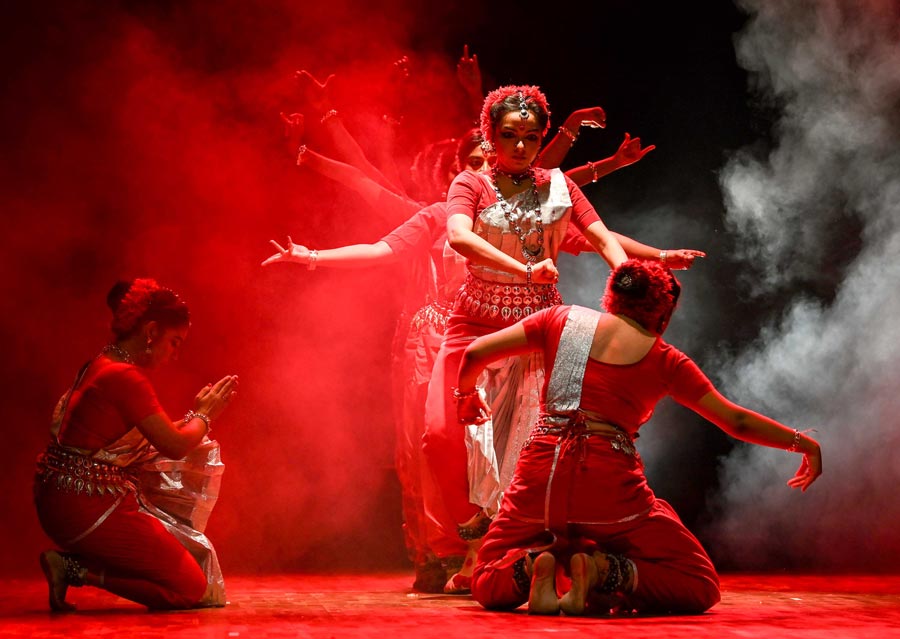 This captivating event depicted goddess Durga’s victory over the demon Mahishasur, symbolising the eternal triumph of good over evil and the enduring strength of the feminine spirit