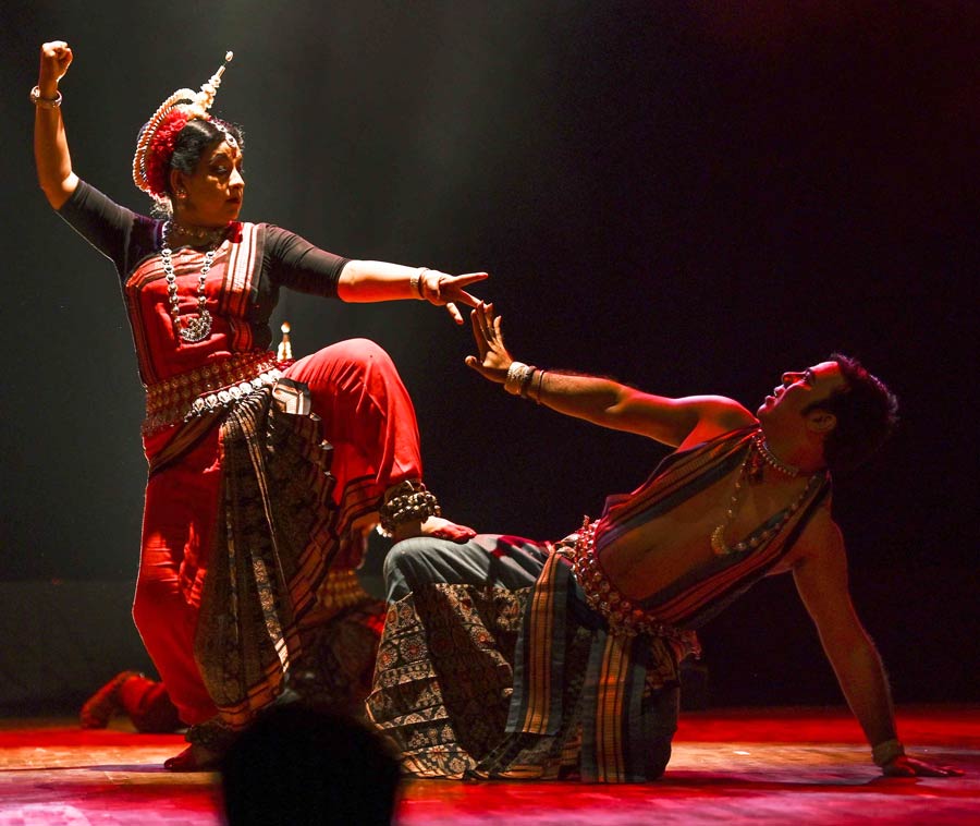Famed for her mastery and deep passion for traditional Indian dance, Dona portrayed the story of Mahishasur Mardini that remains a powerful testament to the strength, resilience and compassion of women