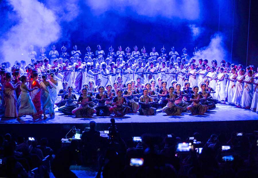 This grand celebration not only honoured the mythological tale but also highlighted the universal message of female empowerment. Seen in the picture are the troupe members taking a final bow in front of the Rabindra Sadan audience