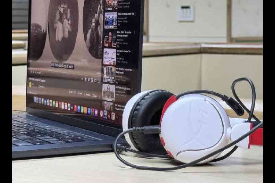 You can use the headset wirelessly or connect it to any 3.5mm port