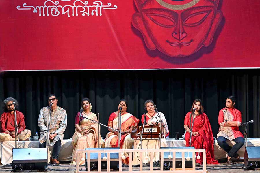 The event’s theme, envisioned by Mounita Chattopadhyay, celebrated Maa Durga’s divine energy and the peace she brings