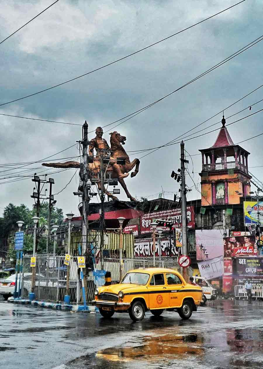 The trough from the cyclonic circulation moved over ‘north Maharashtra to north Bangladesh across Vidarbha, Chhattisgarh, Jharkhand and Gangetic West Bengal and extended up to 5.8 km above mean sea level tilting southwards with height’ on Thursday afternoon, according to the India Meteorological Department  