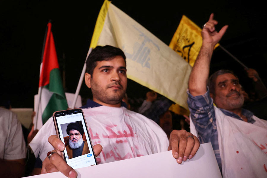 A protester shows a picture of Hezbollah leader Nasrallah on his mobile phone during an anti-Israel protest following an Israeli strike on Lebanon, in Tehran on September 28, 2024.