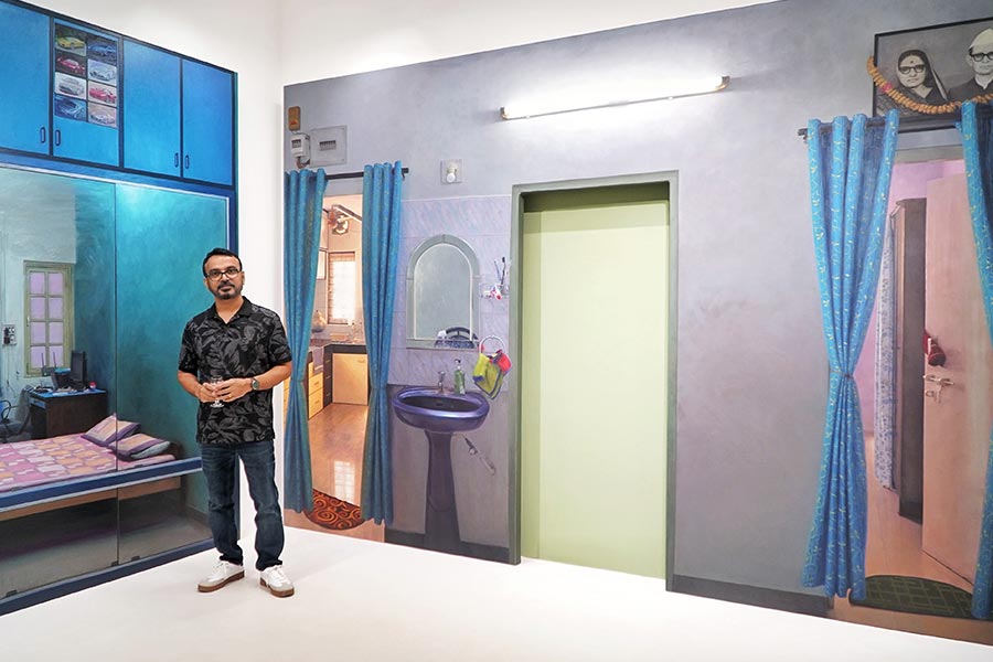 Abir Karmakar came down from Baroda to present ‘Walls’. “In 2016, I painted a wall based on a room in Bhuj, and set it up in Kochi. This project involves painting the history and interiors of a space, and setting it up somewhere else. I brought ‘Walls’ from Baroda and Dum Dum to Art Exposure,” he smiled