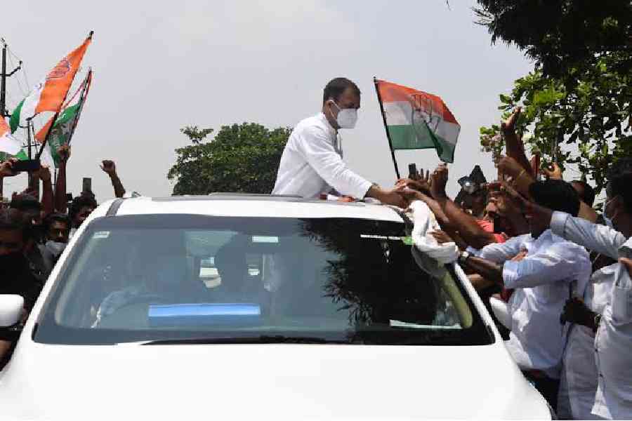 Congress Sunroof warning Kerala Congress requests Nitin Gadkari to