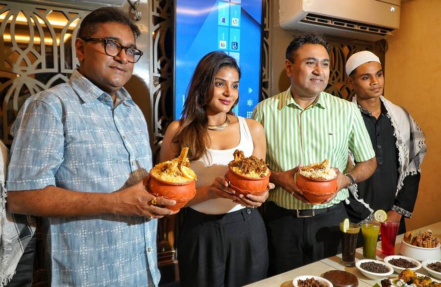 The 14th outpost of the period-diner, Oudh 1590, has opened in Chowringhee Mansions on Kyd Street. Present at the official launch was actress Arunima Ghosh flanked by founder-brothers of the restaurant, Shiladitya and Debaditya Chaudhury  