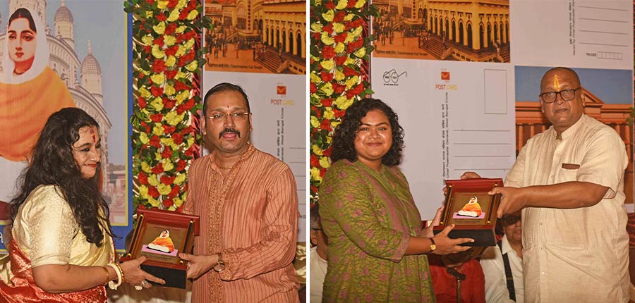  Rabindrasangeet singer Swagatalakshmi Dasgupta receives Lokmata Rani Rashmoni Smarak Samman 2024 from Rajot Das member, board of trustees, Dakshineswar Kali Temple and Debottar Estate at Dakshineswar Nat Mandir on Sunday evening and (right) Sayani Das, the first Indian woman swimmer to cross the North Channel, receives Lokmata Rani Rashmoni Smarak Sanman 2024 from Debabrata Roy, member, board of trustees, Dakshineswar Kali Temple and Debottar Estate at Dakshineswar Nat Mandir 