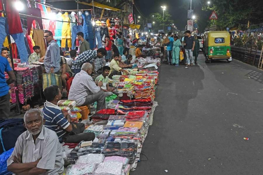 From womenswear, menswear to kidswear, the market sells garments at wholesale prices