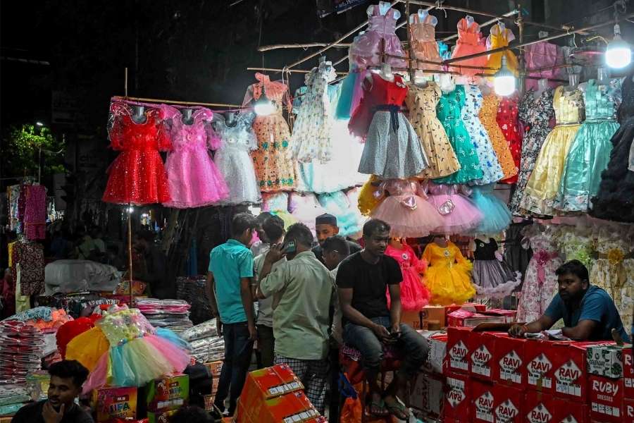 The prices for kidswear start from Rs 15. However, one has to buy in bulk. The minimum number is six