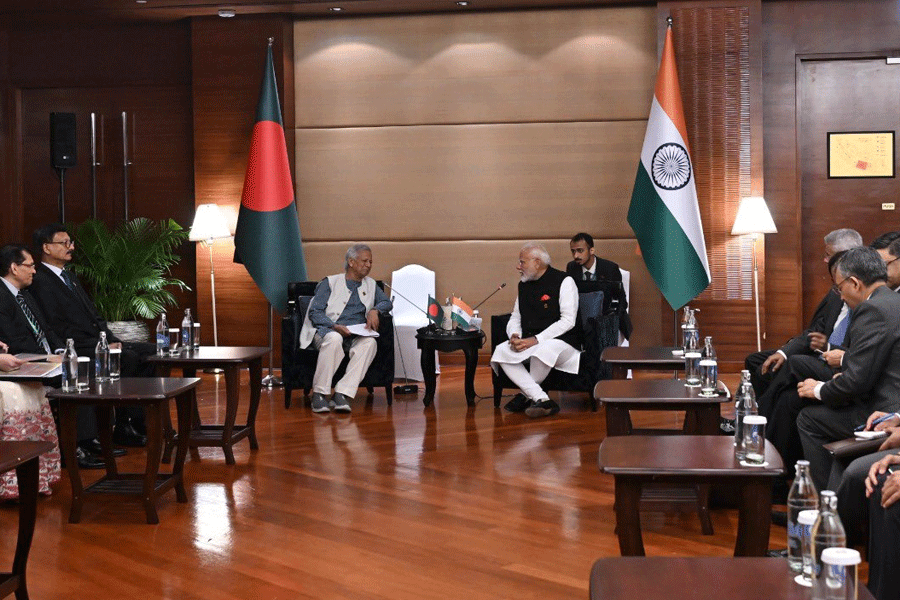 Modi meets Yunus | Prime Minister Narendra Modi meets Bangladesh chief adviser Muhammad Yunus in Bangkok - Telegraph India