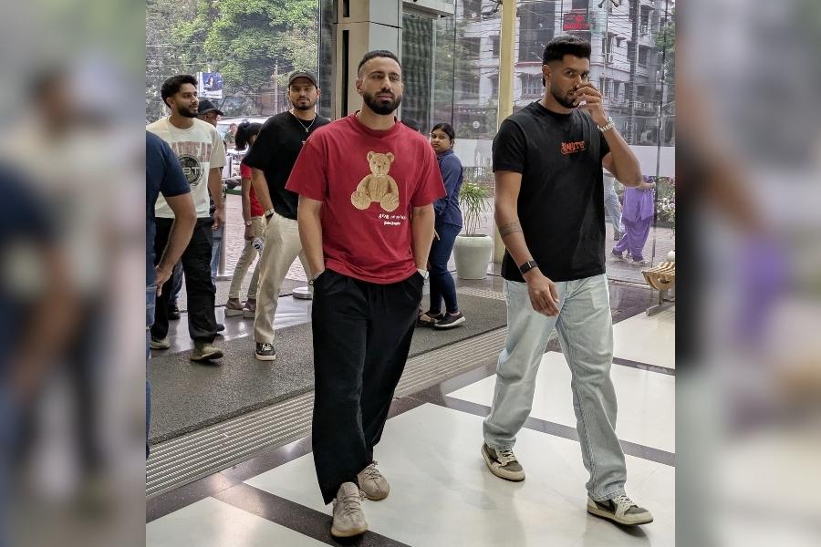 Two of KKR’s retained stars, Ramandeep Singh and Harshit Rana, walked into South City Mall together with shopping on their minds