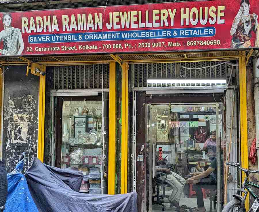 There are several wholesalers and retailers that sell silver utensils too