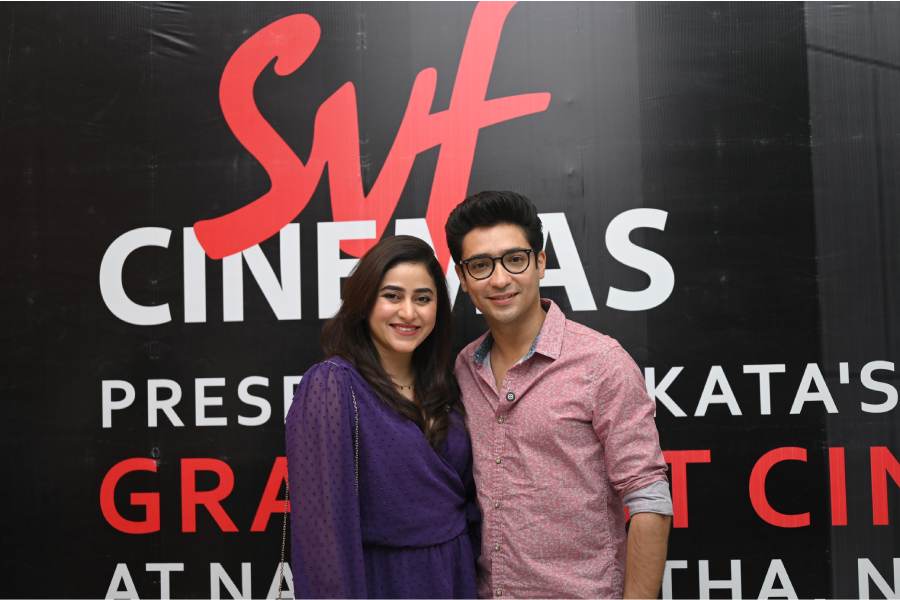 Gaurav Chakrabarty and Ridhima Ghosh, who worked with Srijit in Dwitiyo Purush, were among the guests. 