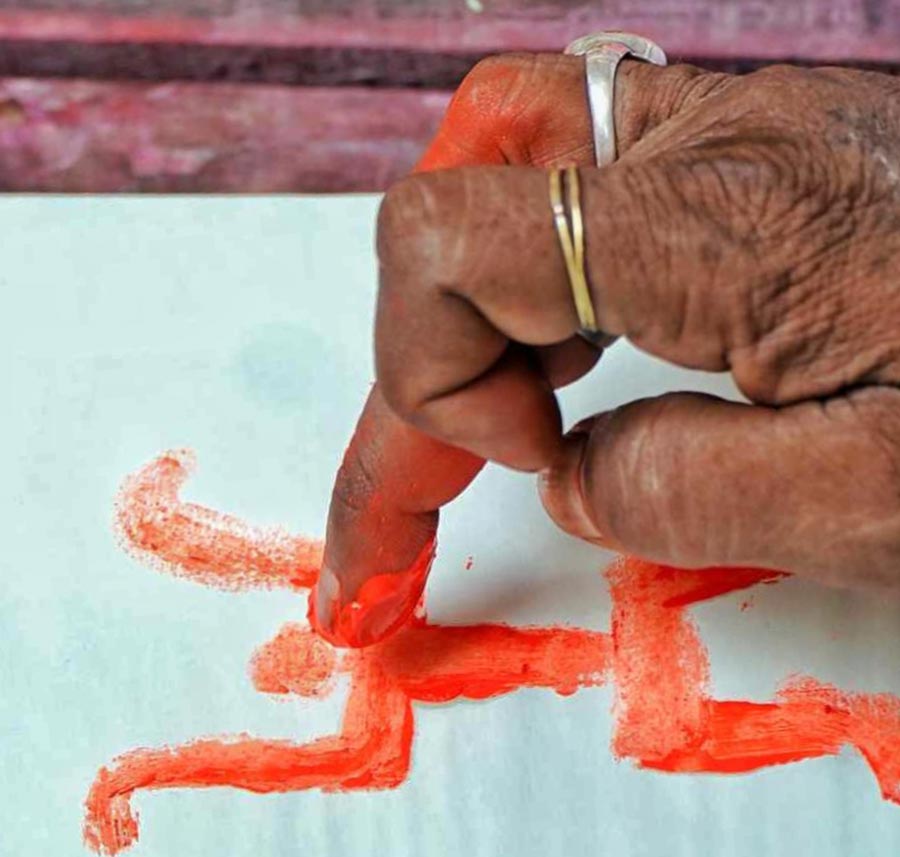 Business owners marked their business journals — ‘haal khata’ in Bengali — with ‘sindoor’, after praying to Goddess Kali at the Kalighat Temple. ‘Haal khata’ means updating the ledger. On Poila Baisakh, customers are invited to close the old ledger, settle previous debts and open a new chapter. They also offer the customers sweet and gifts, wishing a prosperous business relationship  