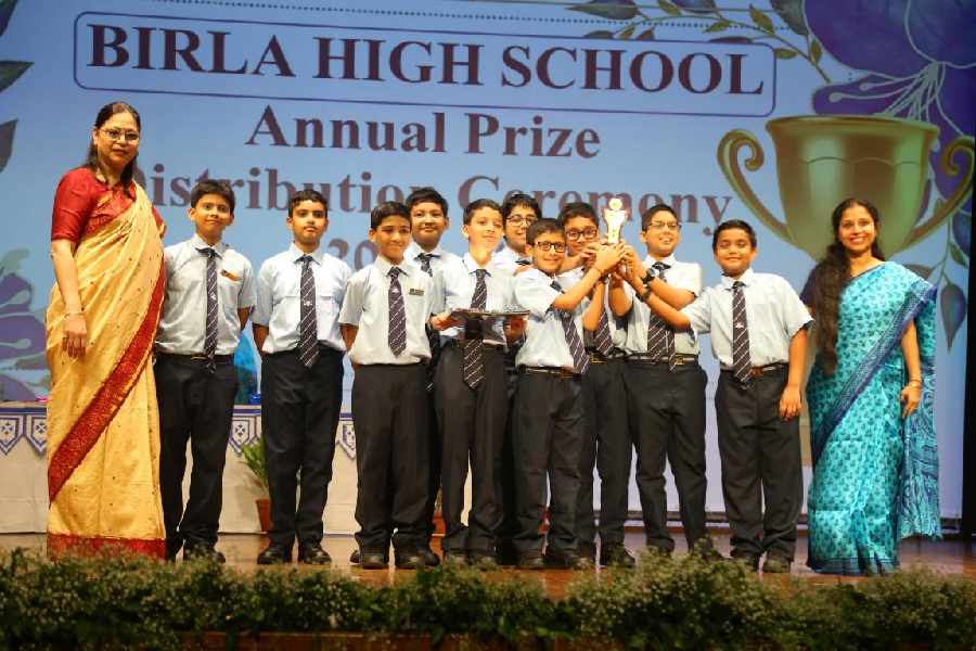 Birla High prize distribution