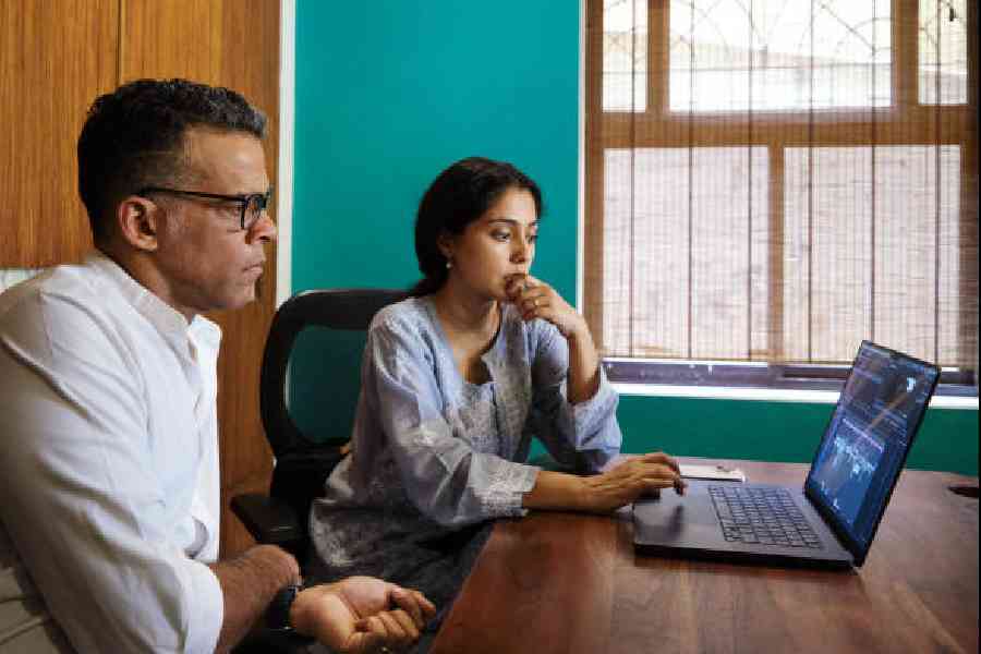 Amrita Bagchi reviews an early cut of Tinctoria on her M4 Max Macbook Pro with mentor Vikramaditya Motwane. “It’s like a rocket machine,” she says