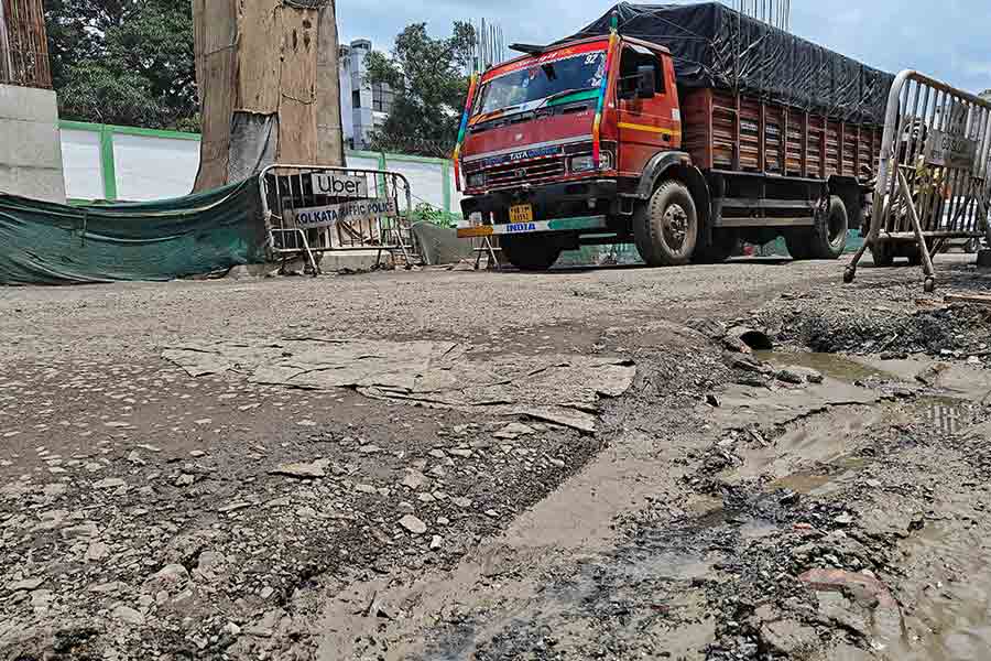 Diamond Harbour Road near Ordinance Depot