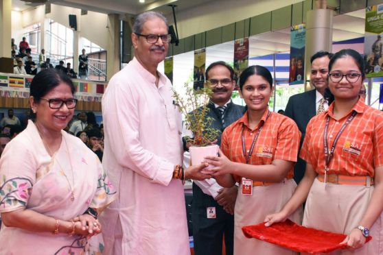 Chief Guest, Shri Kanak Vardhan Singh Deo, being welcomed warmly by Dr Silpi Sahoo and the students.