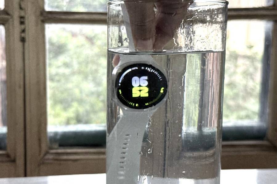 Consistent with IP68 rating, waterresistant in up to five feet of water for up to 30 minutes