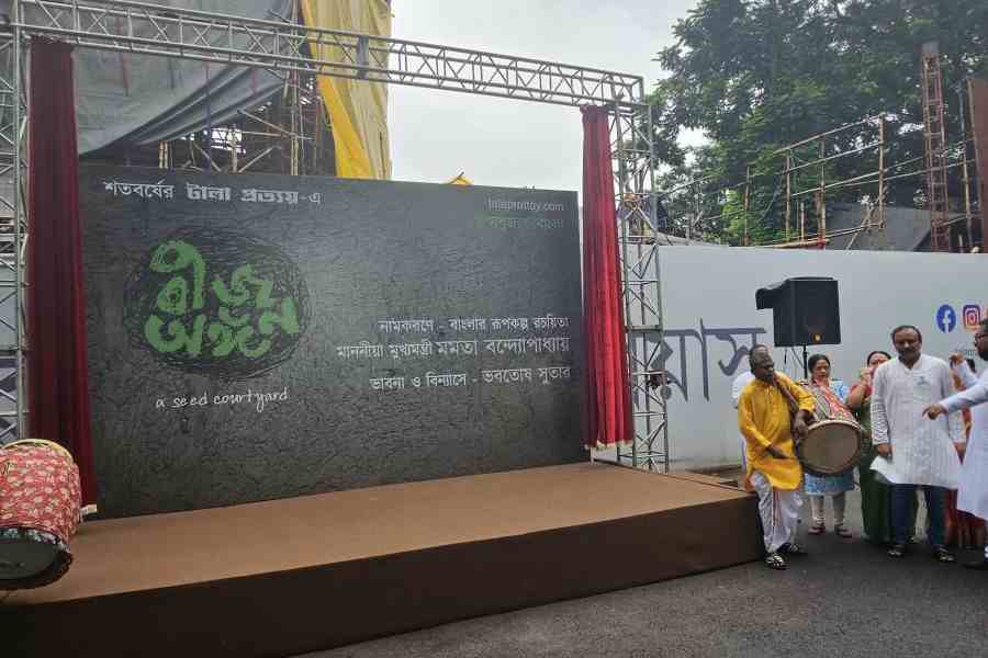 Theme release for the centenary puja of Tala Prattoy