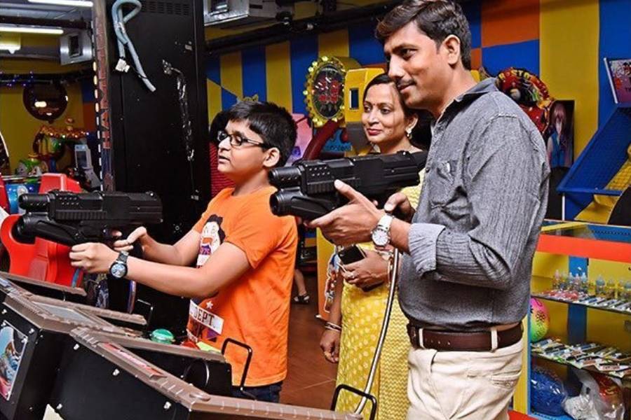 Here’s a guide to the must-visit places in Kolkata where you can flex your gaming muscles