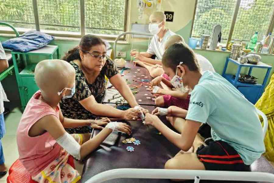 Children busy making rakhis at Saroj Gupta Cancer Centre &amp; Research Institute