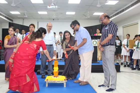 The seminar began with the ceremonial lighting of the lamp.