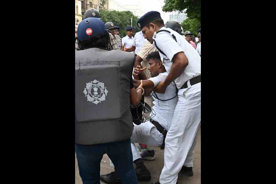 Protesters clash with police after breaking barricades, prompting a mild lathi charge in the Park Street area, followed by some protesters assaulting a policeman during the Nabanna Abhijan on August 9, 2025.