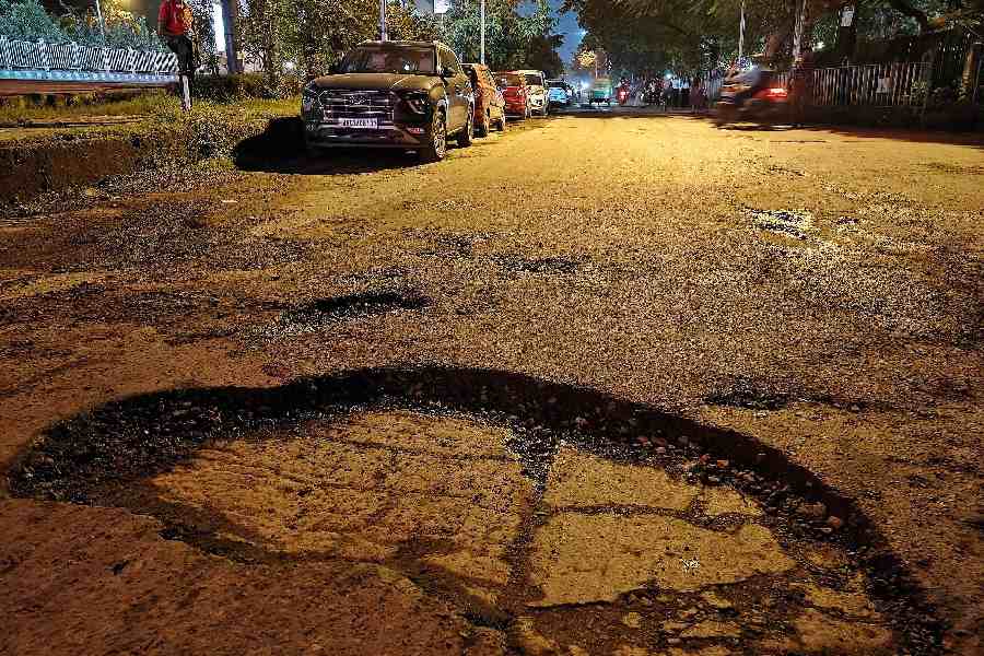 Kolkata Traffic Today | New Town to Garia: Heavy rains, broken roads clog  vital Kolkata artery - Telegraph India