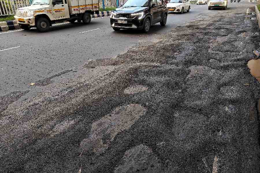 Kolkata Traffic Today | New Town to Garia: Heavy rains, broken roads clog  vital Kolkata artery - Telegraph India