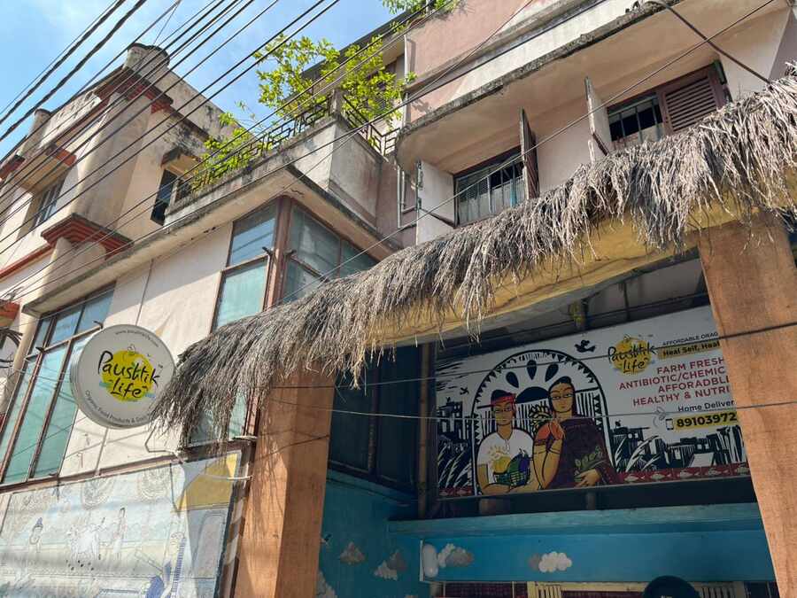 The three-day food pop-up is being held at Harmony Sutra in Bansdroni. The first two lunches were held on August 9 and 10, and the final will be held on August 15. 