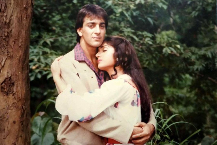 Sanjay Dutt and Meenakshi Sheshadri in 'Inaam Dus Hazaar'