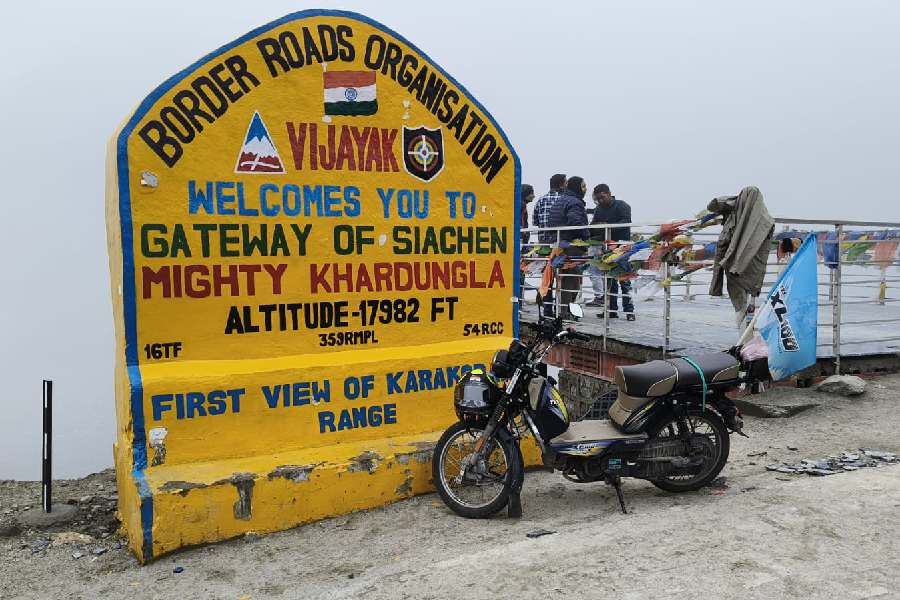 Boral's moped at the Mighty Khardung La pass