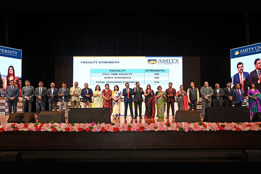 The event also saw all the Head of Institutes take to stage to introduce themselves to the incumbent batch. On academics, Dr. Ankur Ganguly, Dean (Academics), distilled expectations into one memorable mantra: “The 3Ds are discipline, discipline and discipline.” He noted that Amity Kolkata follows a multidisciplinary, holistic framework aligned with the National Education Policy, while ensuring mentoring, research opportunities and hands-on learning from day one.