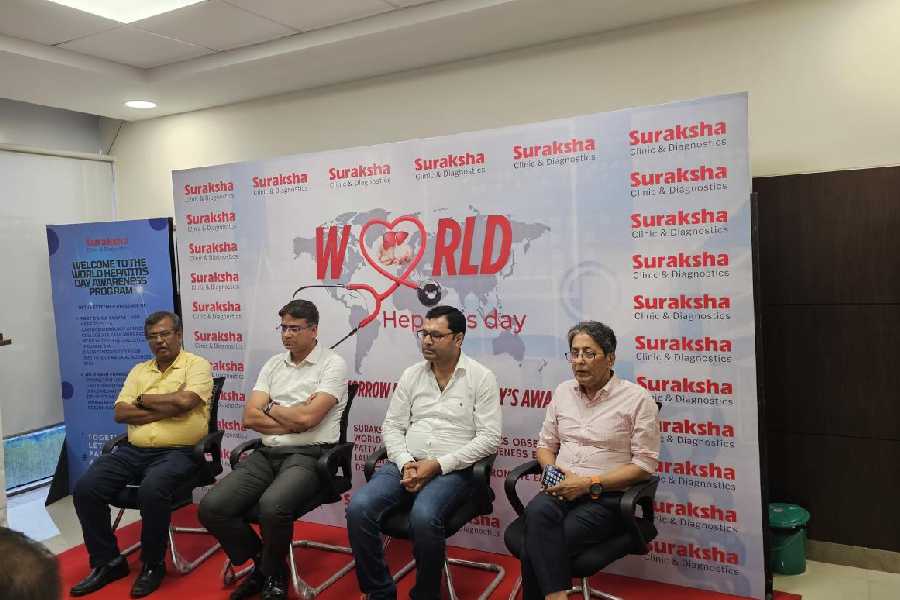 (L) Dr Kalidas Biswas, head of hepatology and gastroenterology, Medical College Kolkata, Dr Vikash Prakash, consultant, liver and gastrointestinal diseases, Dr Krishanu Saha, radiologist at Suraksha Diagnostics, and Dr Somnath Chatterjee, chairman and managing director, Suraksha Cinic and Diagnostics, at the World Hepatitis Day awareness meet at Suraksha in New Town.