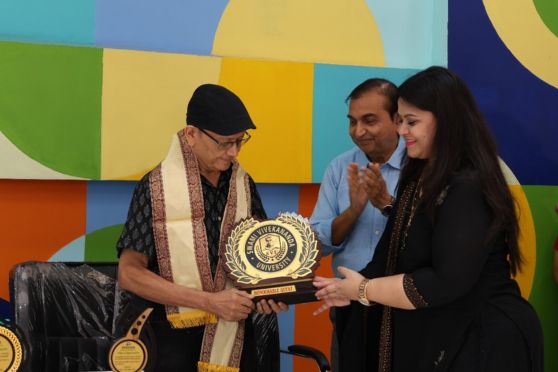 The exhibition welcomed renowned photographer Mr Vivek Das as Guest of Honor and Judge. 