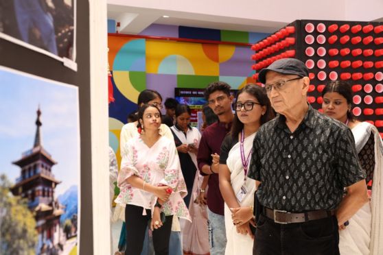 The exhibition showcased a wide spectrum of themes, ranging from nature and culture to heritage, lifestyle, and human emotions.