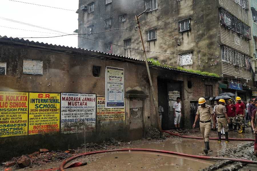 The narrow lanes prevented the fire tenders from getting closer