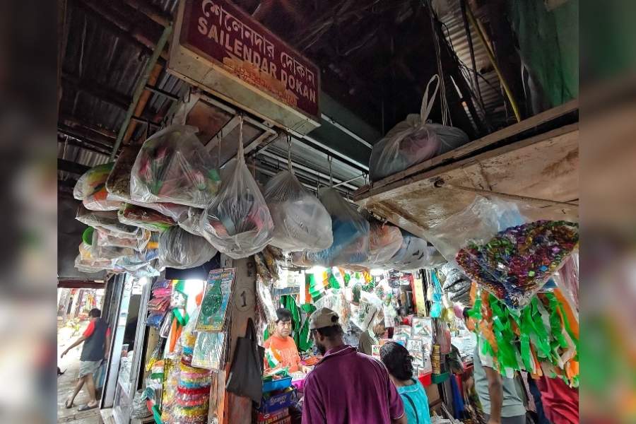 Today, Sailendranath Sadhukhan’s family runs three stores under the same name in the Purono Bazar area