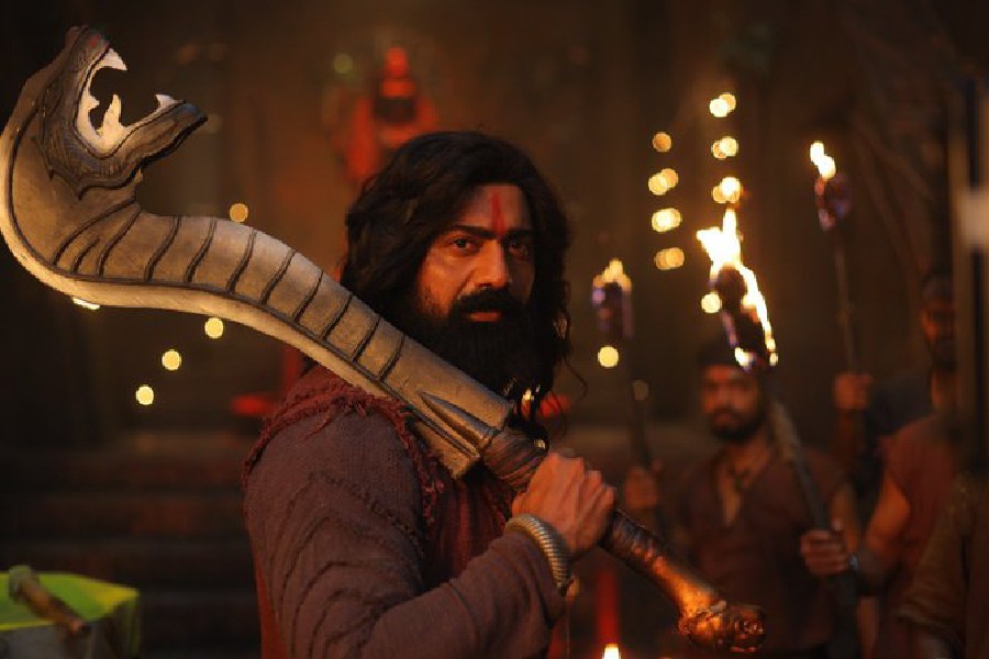 Dev in ‘Raghu Dakat’ song ‘Joy Kali’